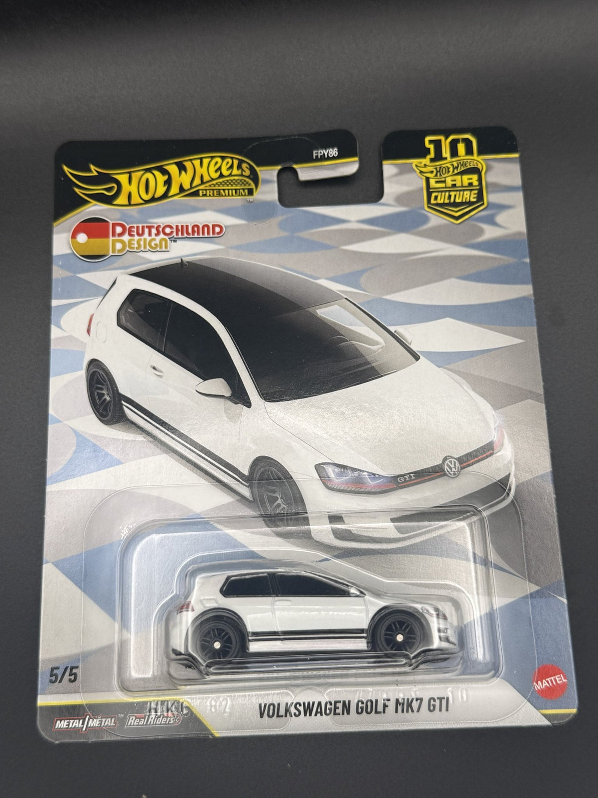 Hot Wheels Deutschland Design Volkswagen Golf Mk7 GTI 1:64, front of the card