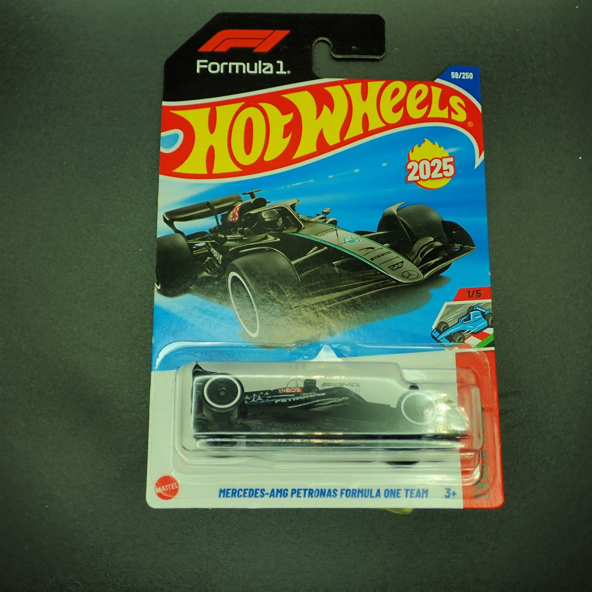 Hot Wheels Track Aces Mercedes-AMG Petronas F1 Team 1:64, front of card